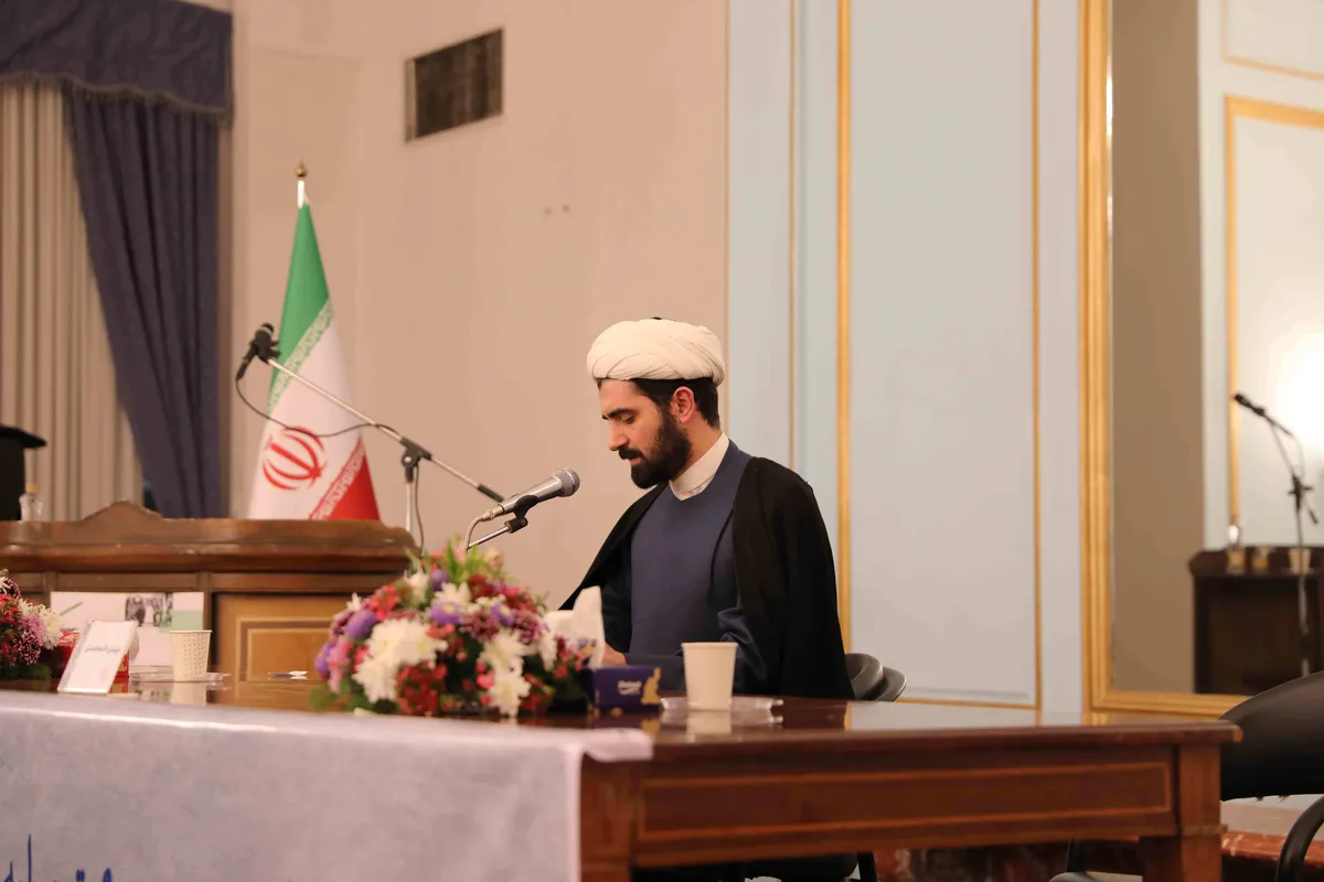 شعرخوانی محمدمهدی خانمحمدی در شب شعر و خاطره انقلاب 