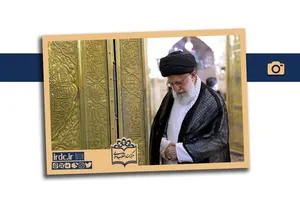 تصاویری از رهبر شهید انقلاب در حرم امام رضا (ع)