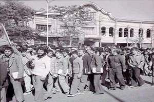 تدابیر امنیتی برای اولین نمایشگاه کتاب در خمین در سال 1356/ ابتکار خمینی‌ها در برپایی نمایشگاه در روستاها
