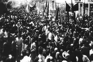 راهپيمايی تاسوعا و عاشورا در شيراز/ تظاهرات 300 هزار نفری مردم شیراز علیه رژیم پهلوی