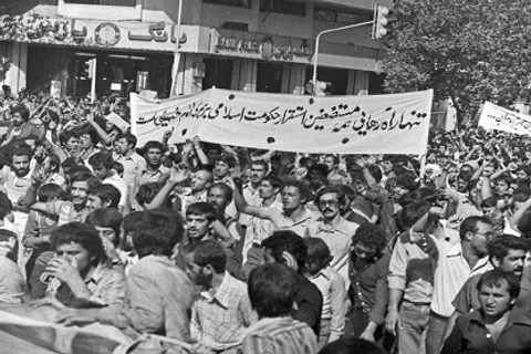 روایتی از تظاهرات 16 شهریور 57/ پیش‌زمینه‌های قیام 17 شهریور چگونه مهیا شد؟/ اذانی که توطئه رژیم را بر هم زد