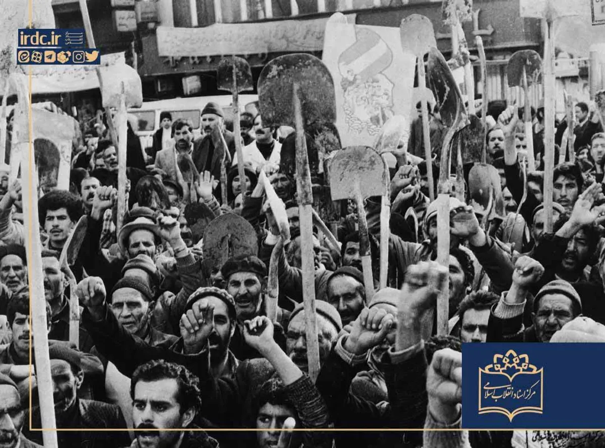 تظاهرات کارگران در اعلام حمایت از تسخیر سفارت آمریکا 