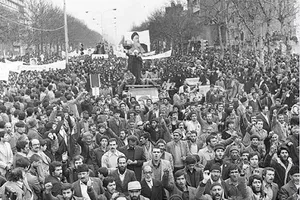لماذا قام الشعب الإيراني بالثورة؟